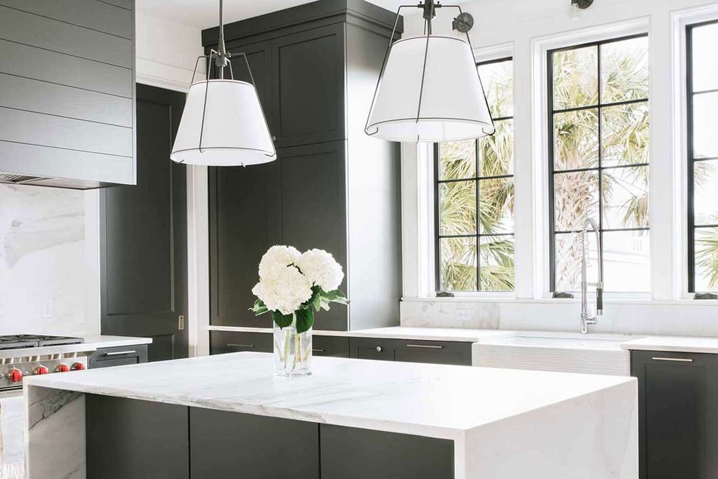 U -shaped kitchen - ideas for arranging a unique space with elegance and style